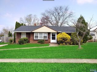 818 Willow Way, Somerdale, NJ 08083