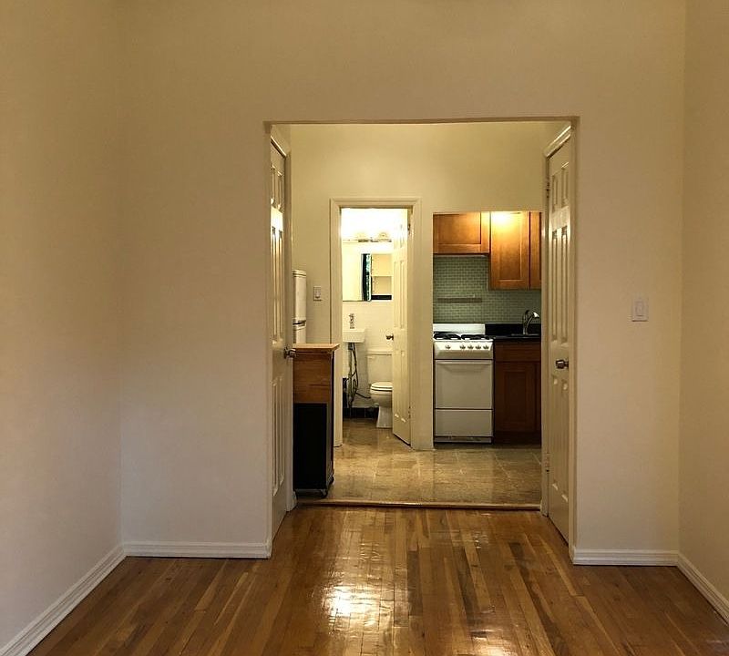 1st image of 40 W 95th St #31