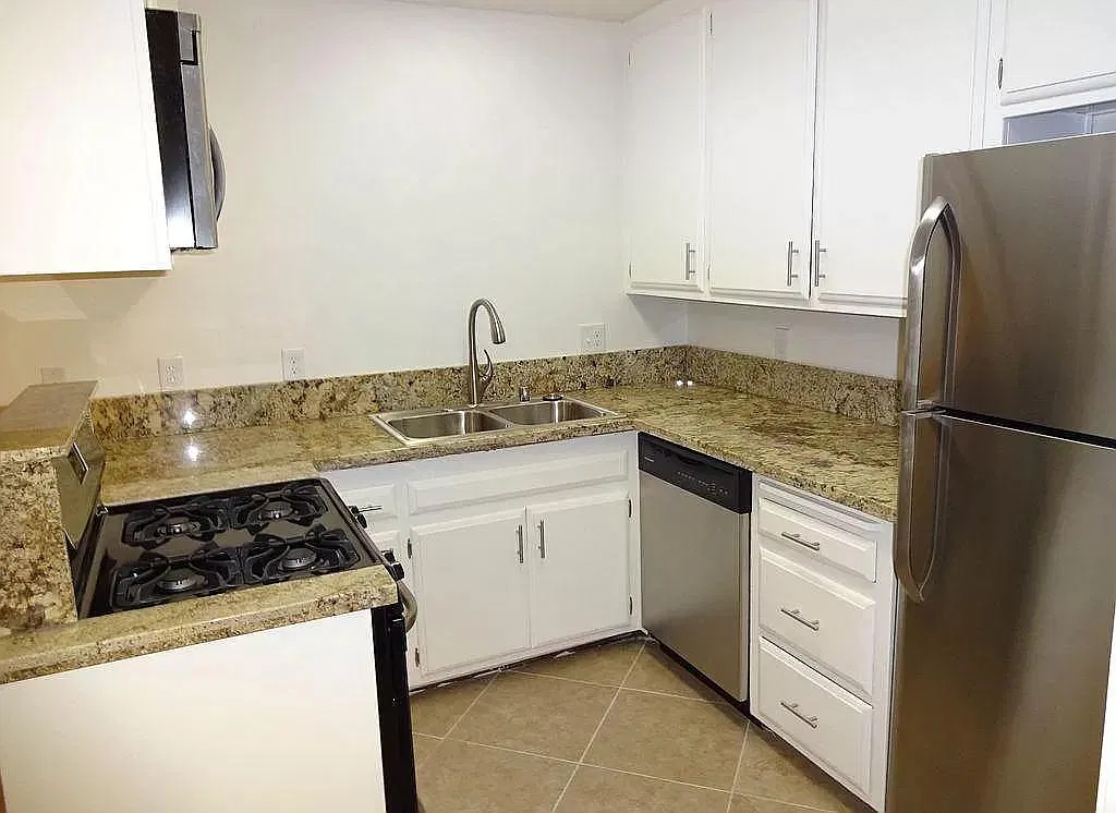2 bed, 900 sqft, $2,750 — Photo 1