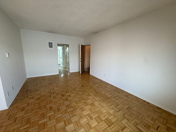 3rd image of 7530 Lexington Ave APT 15