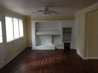 1407 E Polk Ave, Victoria, TX 77901