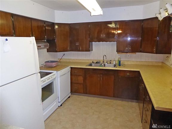 2nd image of 703 Aspen St