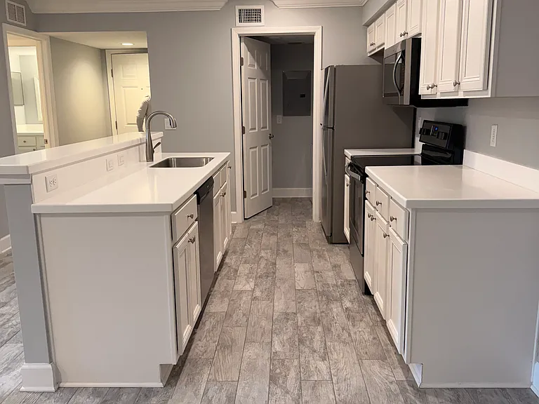 100 Boardwalk Dr #824 — Photo 2