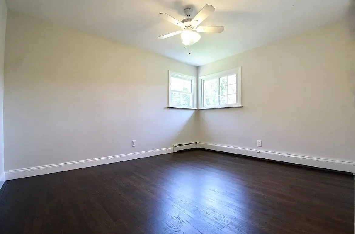 3 bed, 1000 sqft, $3,650 — Photo 2