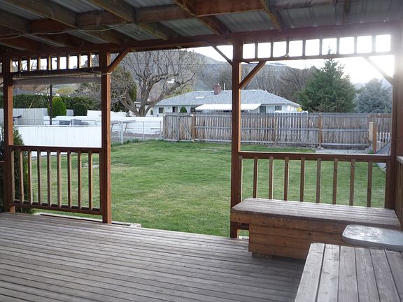 backyard - 1124 Kittitas