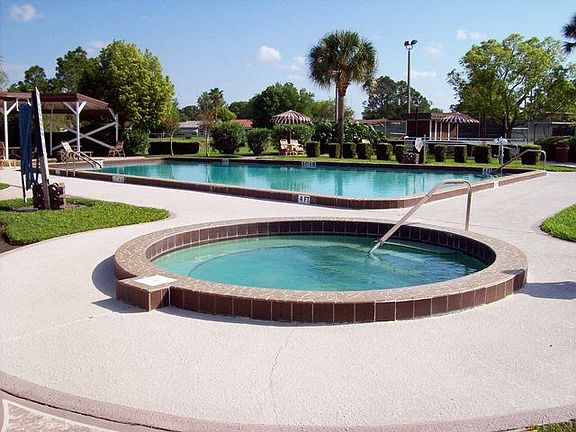 Clubhouse spa and Pool