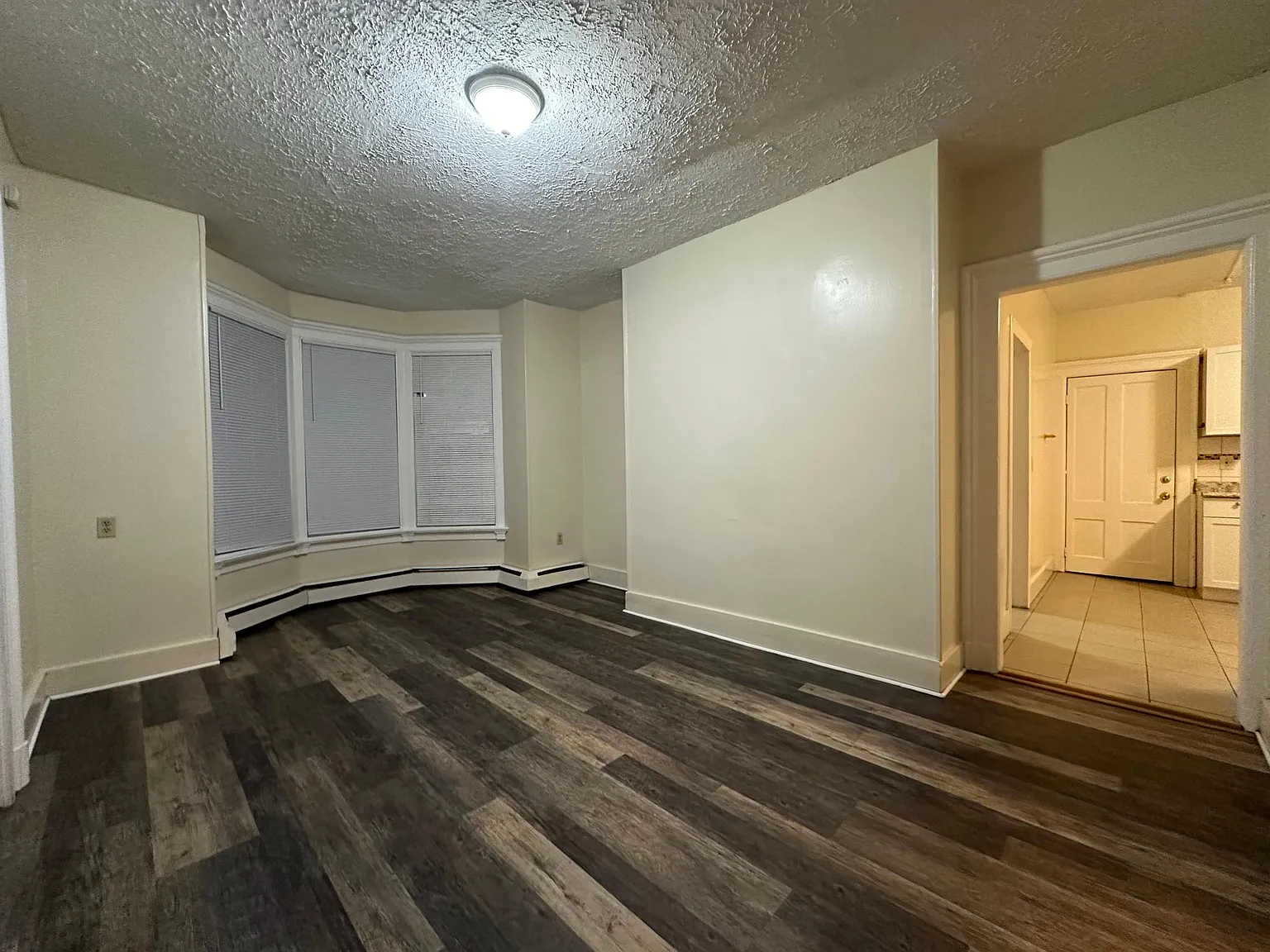 3 bed, 1030 sqft, $1,600 — Photo 3