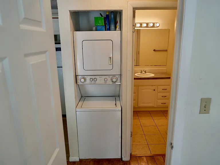 1035 SW 9th St #H21 — Photo 13