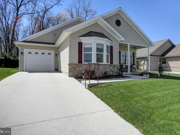 25 Colonial Ct, Shippensburg, PA 17257