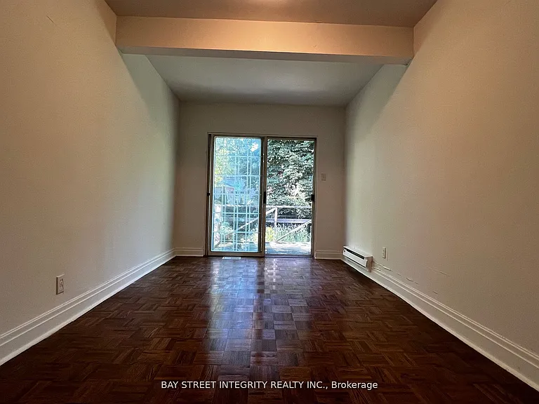 204 Greenfield Ave — Photo 6