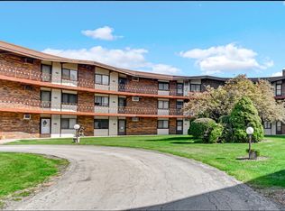 2306 Holiday Ter APT 144, Lansing, IL 60438