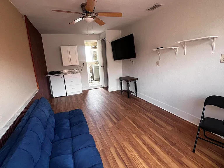 2815 Madison St — Photo 3