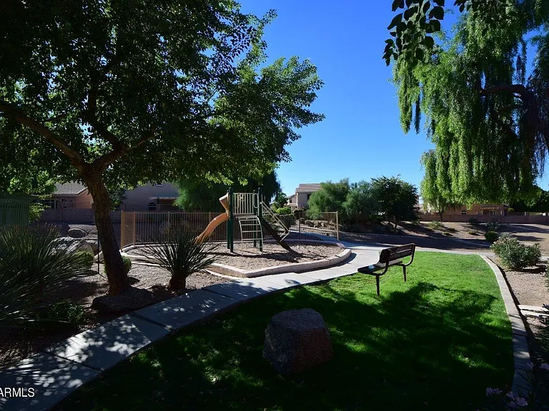 6640 E Russell St — Photo 24