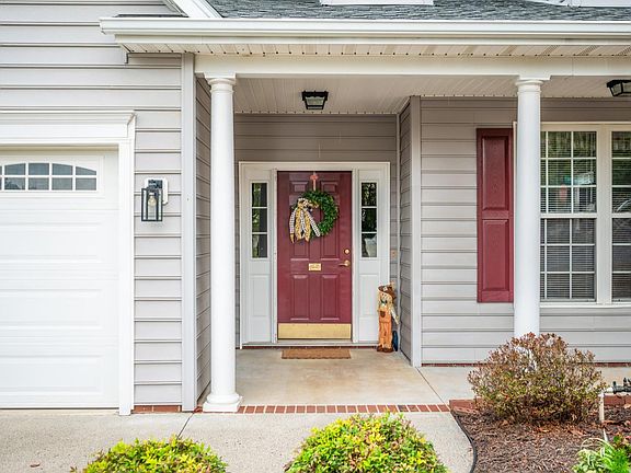 3rd image of 114 Thornfield Dr