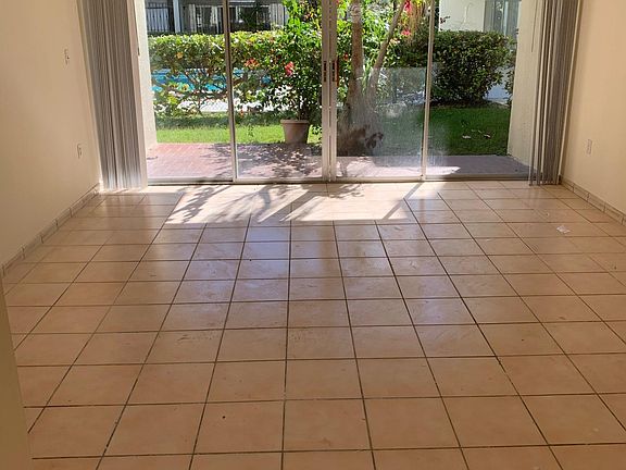 4th image of 1912 SW 17th Ave #N19