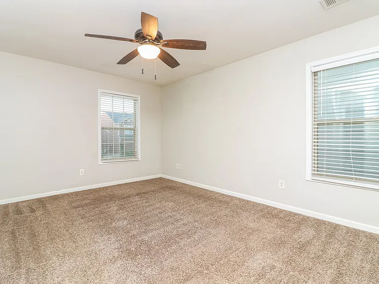 275 Shaw Dr — Photo 11