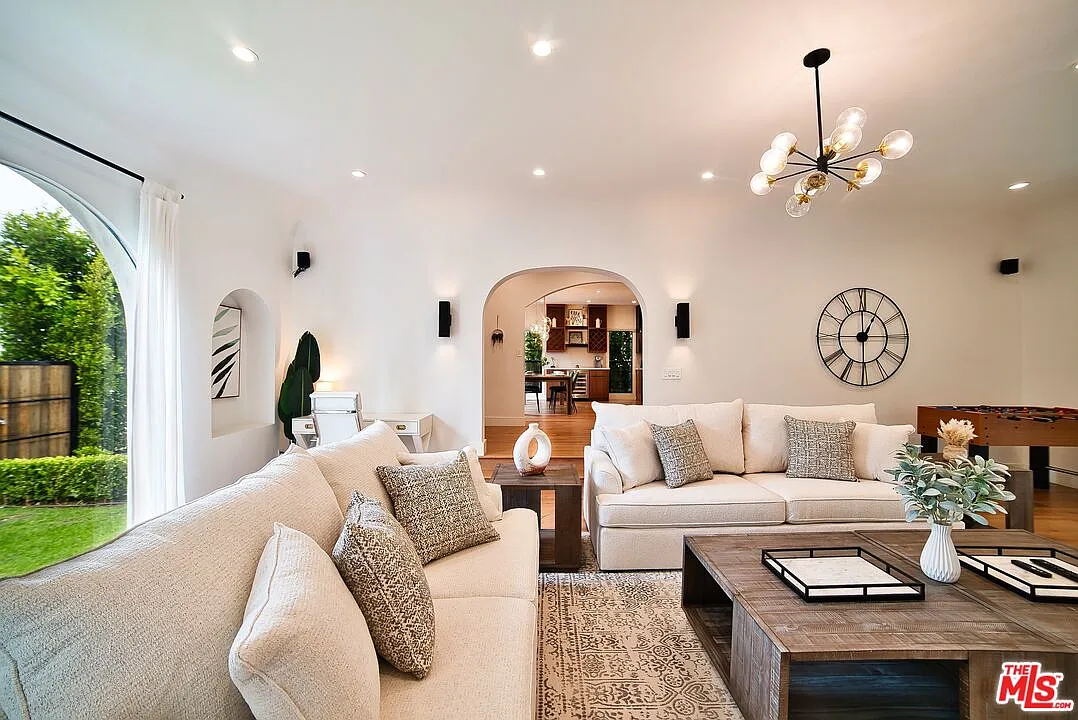 6 bed, 5.5 bath, 3230 sqft, $17,000 — Photo 3