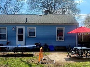 16 Vineyard St, Pawtucket, RI 02860