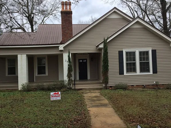 28 Alber Dr, Tallassee, AL 36078