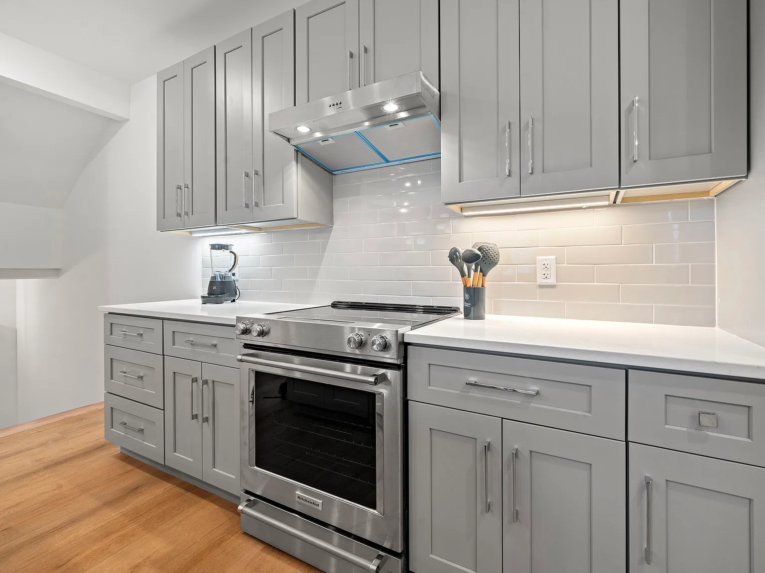 2 bed, 1395 sqft, $2,850 — Photo 3