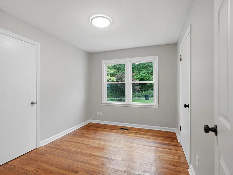 1220 19th Ave SE — Photo 9