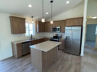 3423 S Maple Dr, Cambridge, MN 55008
