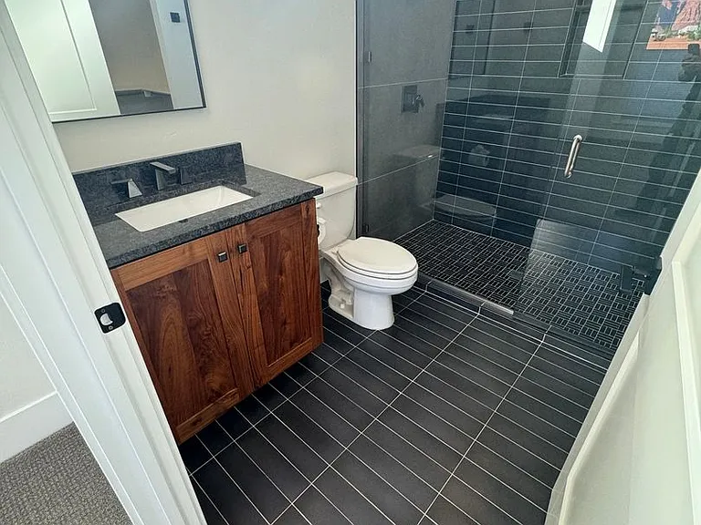 647 W 280 S — Photo 35