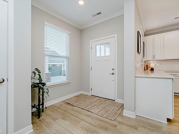 4th image of 1685 Garwood Dr