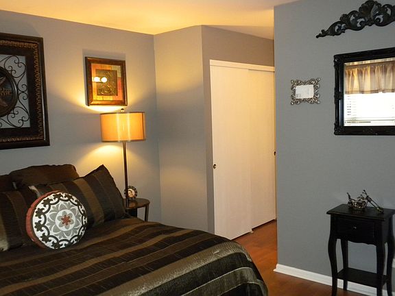 Dressing area w/direct Bthrm access