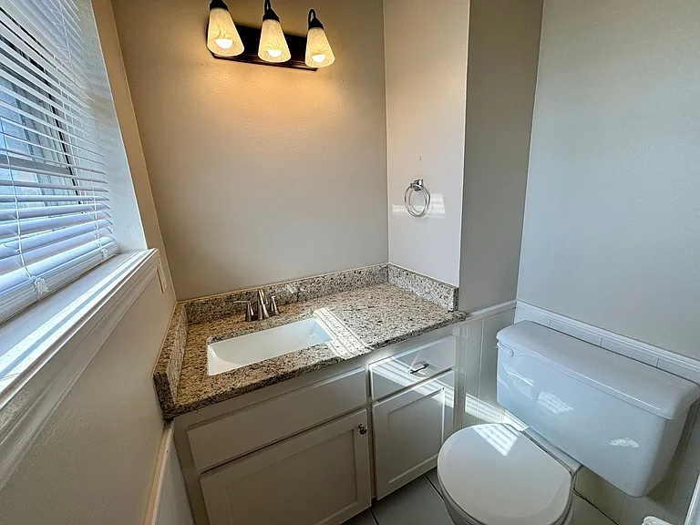 709 Sunset Dr — Photo 16