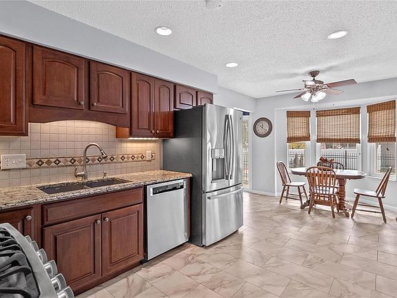 5th image of 2 Lake Hill Dr