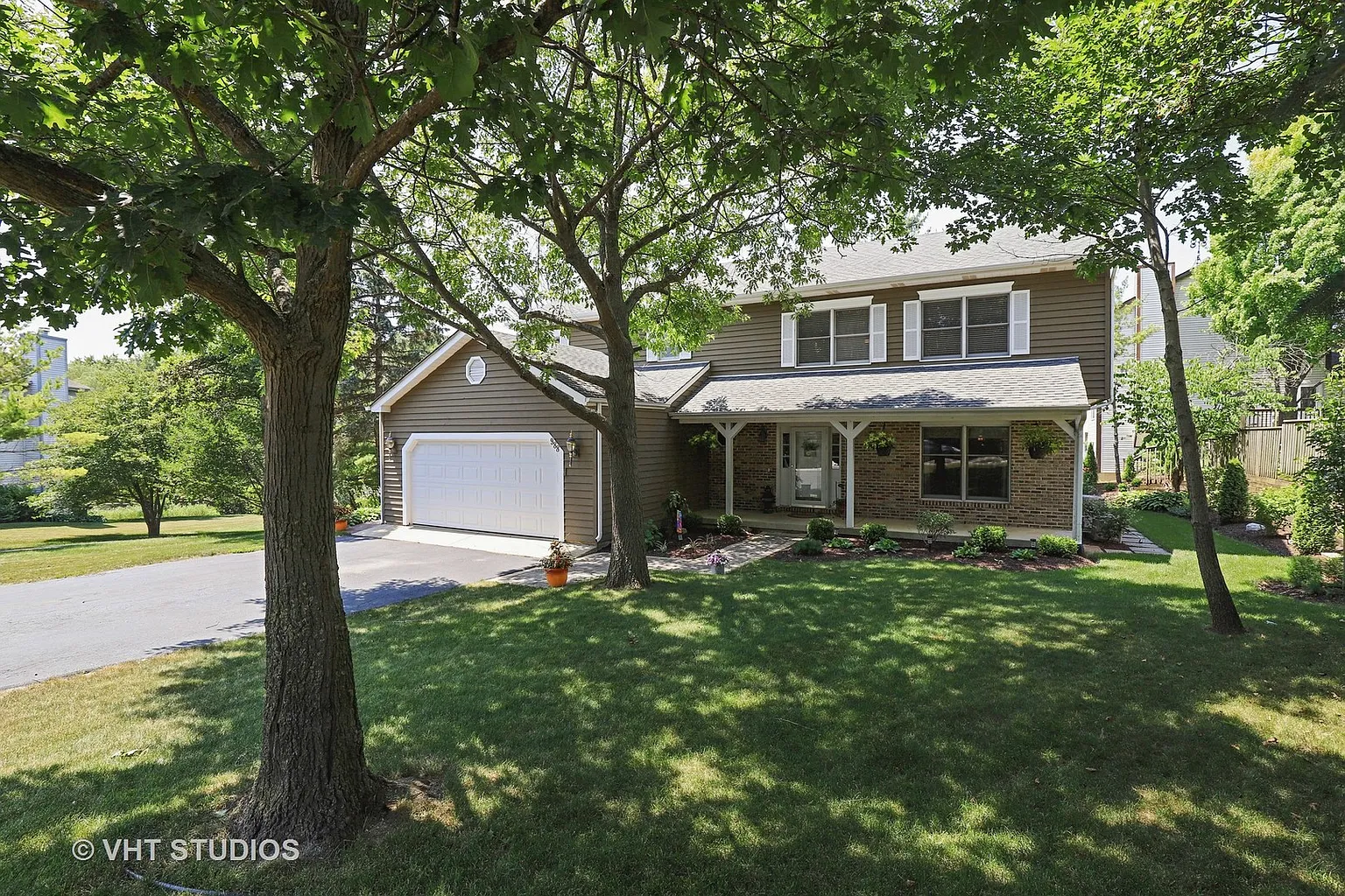 988 White Pine Dr photo 1
