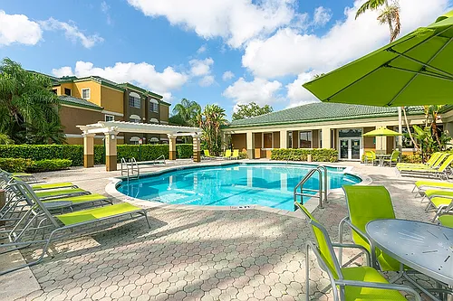Club Lake Pointe Apartments Photo 1