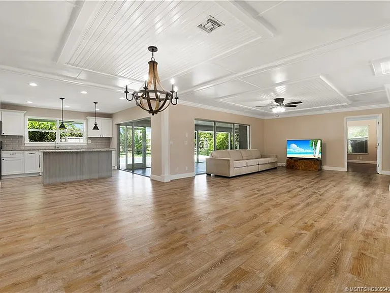 53 N Sewalls Point Rd — Photo 9