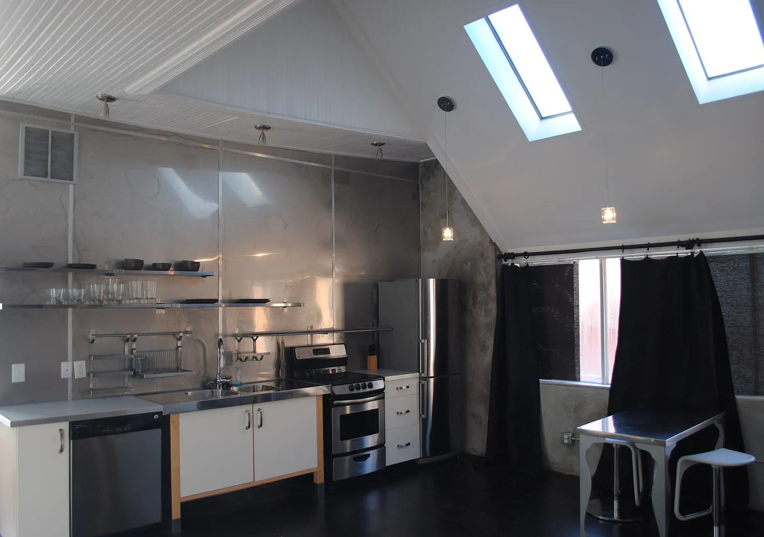 Contemporary Open Space Downtown Loft — Photo 1