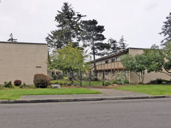 1260 10th St, Florence, OR 97439