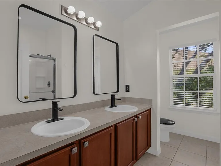 740 Ashworth Overlook Dr #B — Photo 24