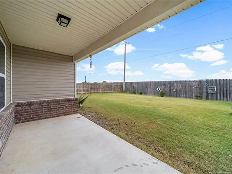 1204 E Quincy St — Photo 23