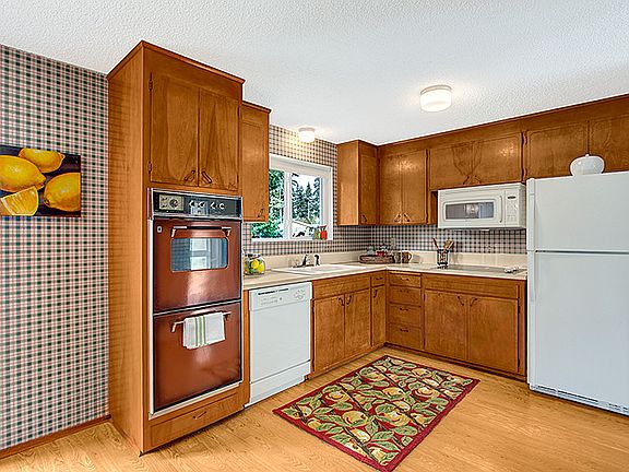 3rd image of 1226 NW 202nd St