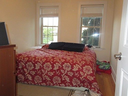4th image of 2050 W Summerdale Ave APT 2C