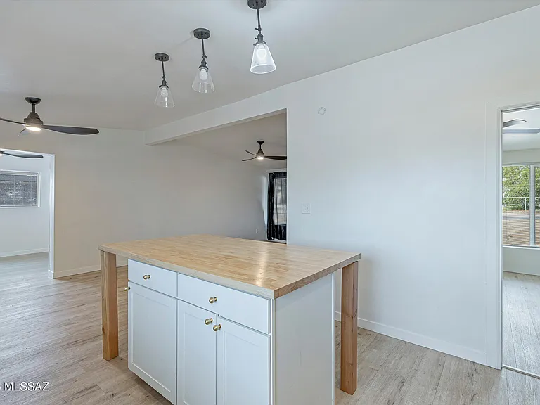 227 S Avenue B — Photo 10