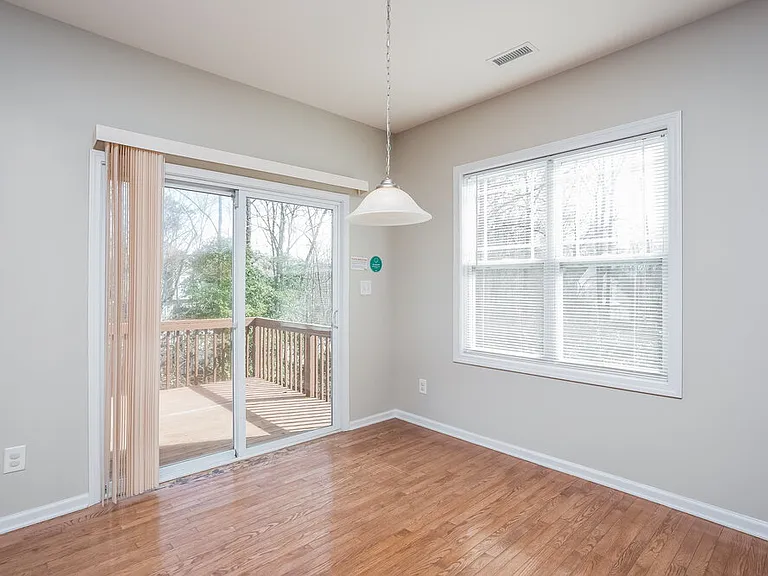 200 Willowbrook Cir — Photo 5