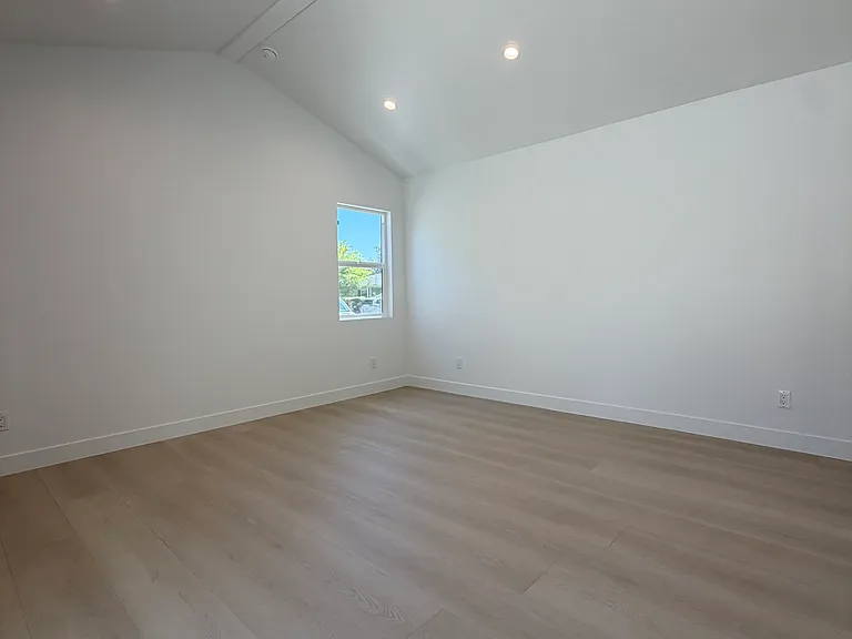 6200 Camellia Ave — Photo 13