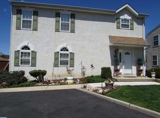 1106 Green Ln, Secane, PA 19018