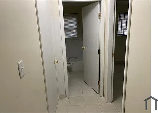 1633 Linnbrook Dr — Photo 3