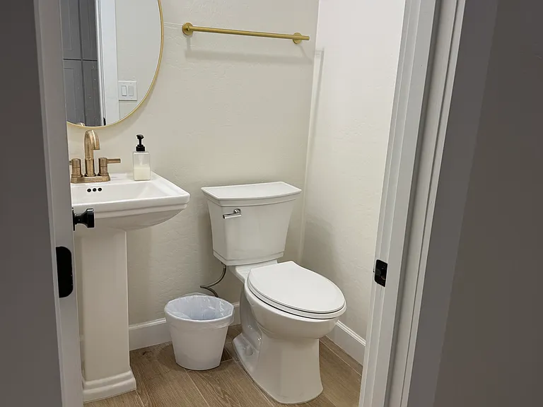 344 W Leah Ave — Photo 3