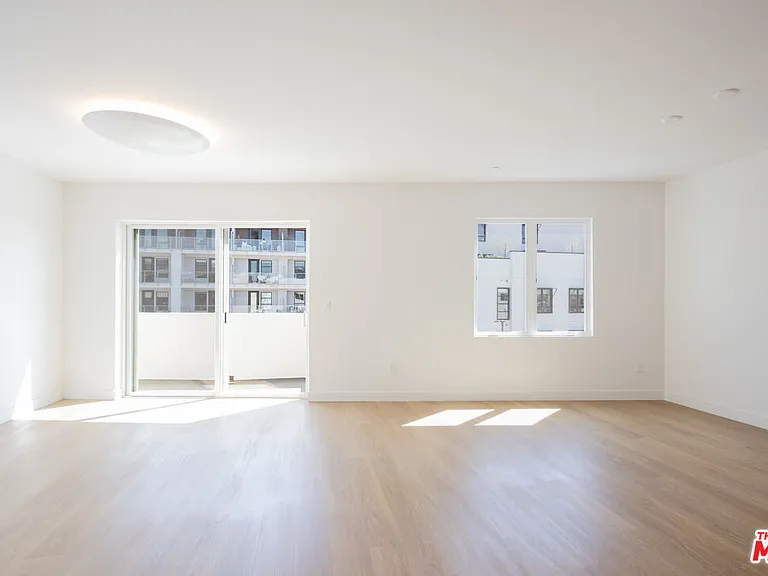1130 N Orange Dr #301 — Photo 7