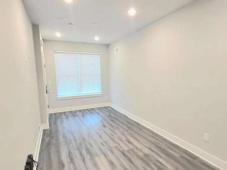 5233 Chancellor St #1 — Photo 7