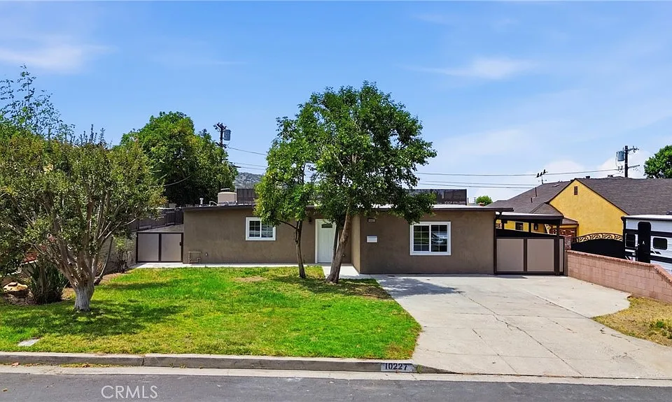 10227 McVine Ave