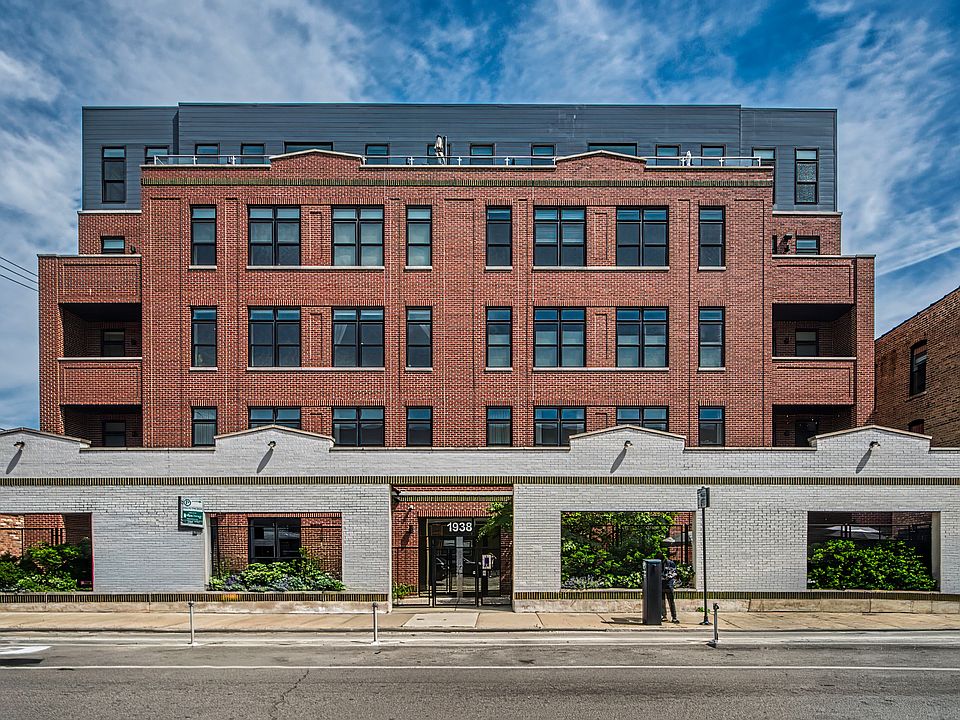 1st image of 1938 W Augusta Blvd #301